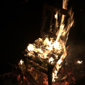 女生把疾子放在放眼里不能
