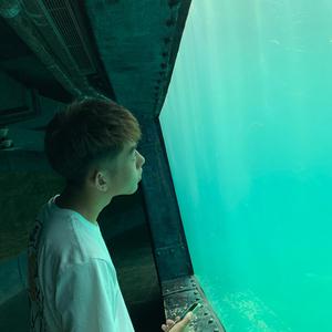 女生把疾子放在放眼里不能
